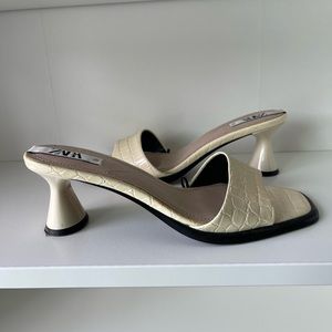 Zara open toe mules in Cream/Ivory with textured detail
